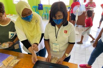 PLN NTT latih puluhan perempuan Sumba Timur olah hasil laut