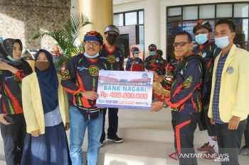 Bank Nagari serahkan beasiswa Rp499,2 juta pada UNP