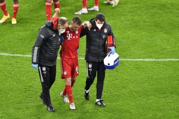 Bayern Munchen dipastikan kehilangan bek Joshua Kimmich hingga Januari 2021