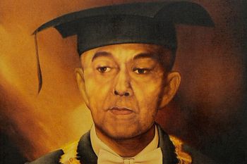 Presiden Jokowi anugerahkan Pahlawan Nasional untuk Rektor Unhas 1960-1965