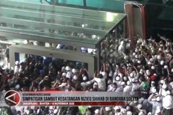 Video - Suasana kedatangan Habib Rizieq Shihab di Bandara Soetta