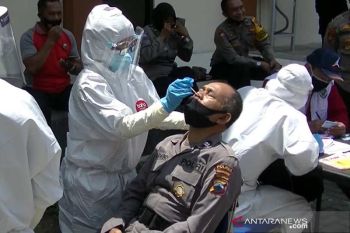 Puluhan anggota Polres Temanggung jalani tes usap antisipasi COVID-19