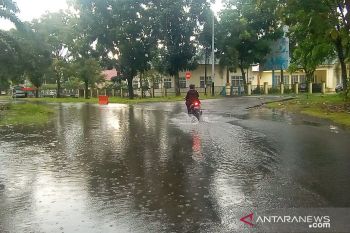 Sejumlah lokasi dekat kantor pemerintahan Pasaman Barat selalu banjir setiap hujan