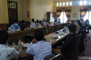 Padinya diserang hama hingga gagal panen, belasan petani adukan nasibnya ke DPRD