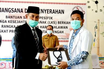 Peringati Hari Pahlawan, Pemprov Kalteng lakukan anjangsana dan salurkan bansos