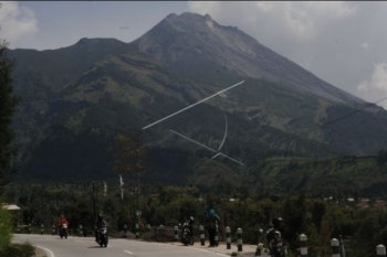 Merapi luncurkan guguran lava sejauh 700 meter
