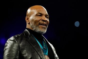 Mike Tyson tak akan berhenti setelah bertarung dengan Roy Jones Jr