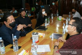 Yori Antar dan Jay Subiakto tinjau kawasan seribu rumah gadang