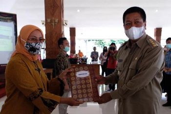 Pemkot Magelang cairkan bantuan pemulihan usaha 10 koperasi dan 35 pengrajin
