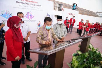 Jusuf Kalla resmikan GOR "JK Arenatorium Unhas"