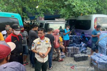Nekat berjualan, pedagang di Taman Parkir Pasar Klewer ditertibkan