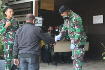 Detasemen Kaveleri edukasi warga Timika mencegah COVID-19