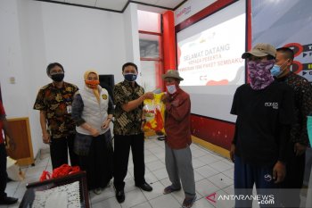 PT Telkom Wilayah Lampung bagikan 1.000 paket sembako kepada masyarakat terdampak COVID-19