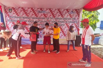 826 unit ponsel dibagikan untuk siswa di Surakarta