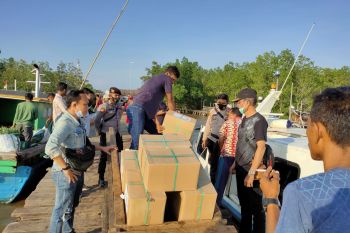 Surat suara pertama Pilkada Riau tiba di wilayah terjauh Kepulauan Meranti