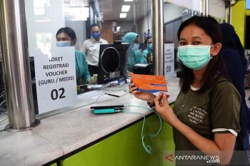 KAI membagikan voucher gratis naik KA bagi guru, nakes, dan veteran