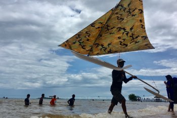 Jong sampan mini mainan warga pesisir
