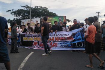 Tolak penambahan nama Bandara Internasional Lombok jadi "ZAMLIA", warga gelar aksi damai