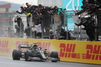 Lewis Hamilton raih titel ketujuhnya di F1 dengan kemenangan di Turki