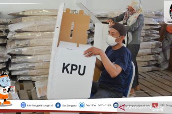 KPU Donggala mulai siapkan kotak suara  jelang pemungutan suara pilkada