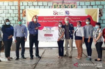 OJK Papua sediakan rumah baca bagi warga Kampung Sereh