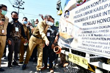 Gubernur Sulsel lepas ekspor perdana kemiri UMKM Pinrang ke Hongkong