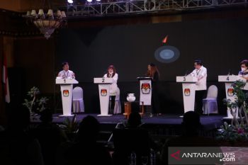 Debat publik kedua ajang  calon wali kota jual visi misi