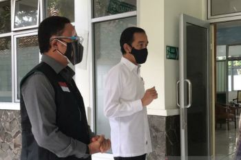 Presiden Jokowi meninjau simulasi vaksinasi COVID-19 di Bogor