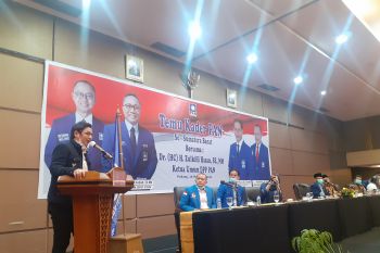 Datang bersama Ketum DPP PAN, Pasha Ungu nyanyikan sejumlah lirik lagu di hadapan Kader PAN Sumbar