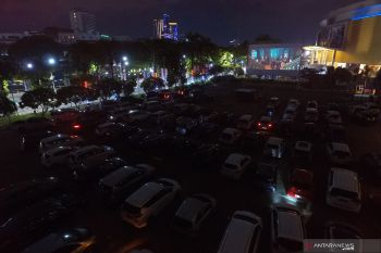 Bioskop "drive-in" di Surabaya