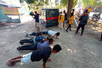Satgas dan kepolisian gelar operasi prokes COVID-19 di Kupang