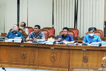 Legislator ini mengaku sedih melihat kondisi masyarakat pelosok Kotim