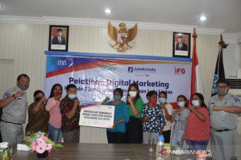 Pelaku usaha di Kota Kupang dilatih pemasaran daring