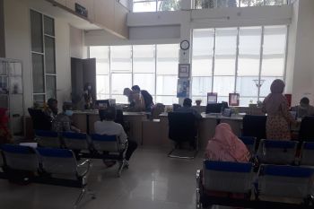 Bank Nagari Simpang Empat, Pasaman Barat temukan uang tidak layak edar senilai Rp345 juta