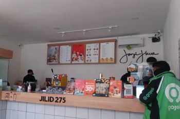 Kopi literan, strategi kedai kopi bertahan di tengah pandemi COVID-19