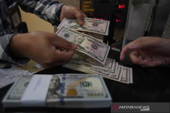 Dolar jatuh ke terendah hampir 3 bulan
