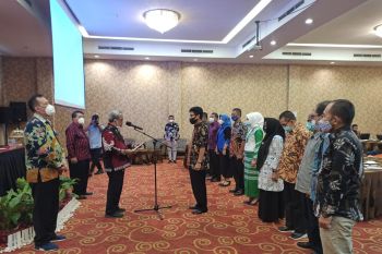 Inspektur Utama BKKBN Kukuhkan Perkumpulan Kepala Dinas OPD-KB Sultra