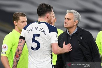 Hasil dan klasemen Liga Inggris, Tottenham sementara di puncak klasemen