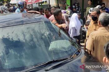 Kereta api kembali tabrak minibus di Pariaman