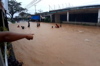 Hujan deras guyur Padang, Jondul Rawang kebanjiran