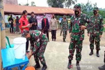 Pangdam IV/Diponegoro tinjau tempat  pengungsian Merapi di Boyolali