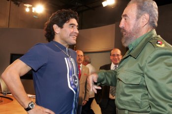 Diego Maradona, sang legenda pahlawan kaum kiri Amerika Latin