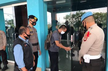 Polda Sulsel perketat protokol kesehatan di gudang logistik Pilkada Makassar