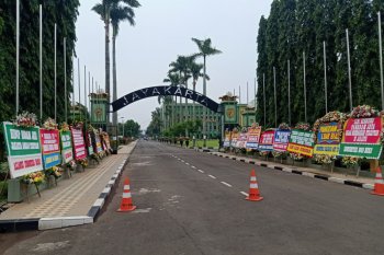 Karangan bunga untuk Panglima TNI