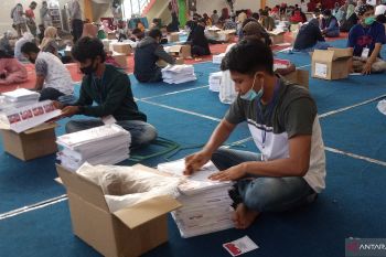 KPU Agam libatkan 186 orang sortir-lipat surat suara
