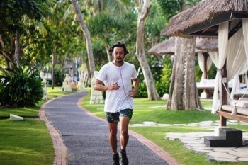 Dwi Sasono bawa pulang tiga 'teman' baru usai dinyatakan bebas narkoba