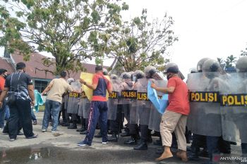200 personel Polres Pariaman dikerahkan hadang massa aksi di simulasi pengamanan Pilkada