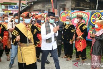 Penjabat sementara Bupati Solok Selatan terima gelar adat