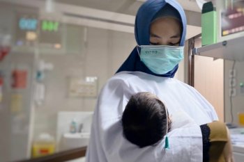 Oki Setiana Dewi dapat banyak dukungan dan doa untuk kesembuhan anak keempat