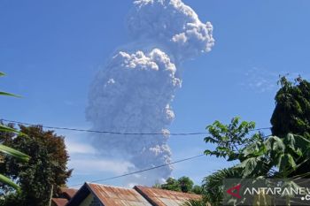 Gunung Ili Lewokotok meletus, warga diminta  siapkan masker